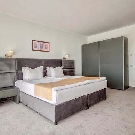 Continental Hotel 4*